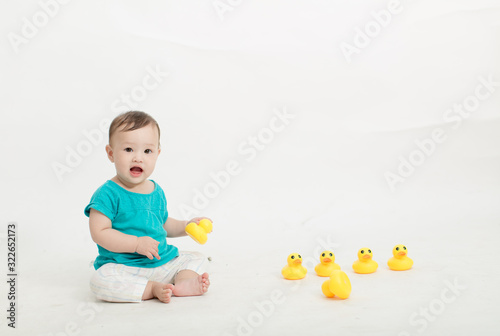 Enfant fille métisse franco chinoise 8 mois