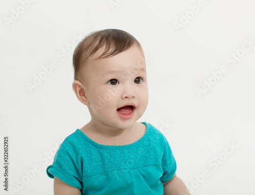 Enfant fille métisse franco chinoise 8 mois