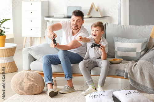 Father and his little son p...