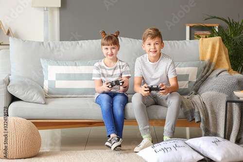 Little children playing vid...
