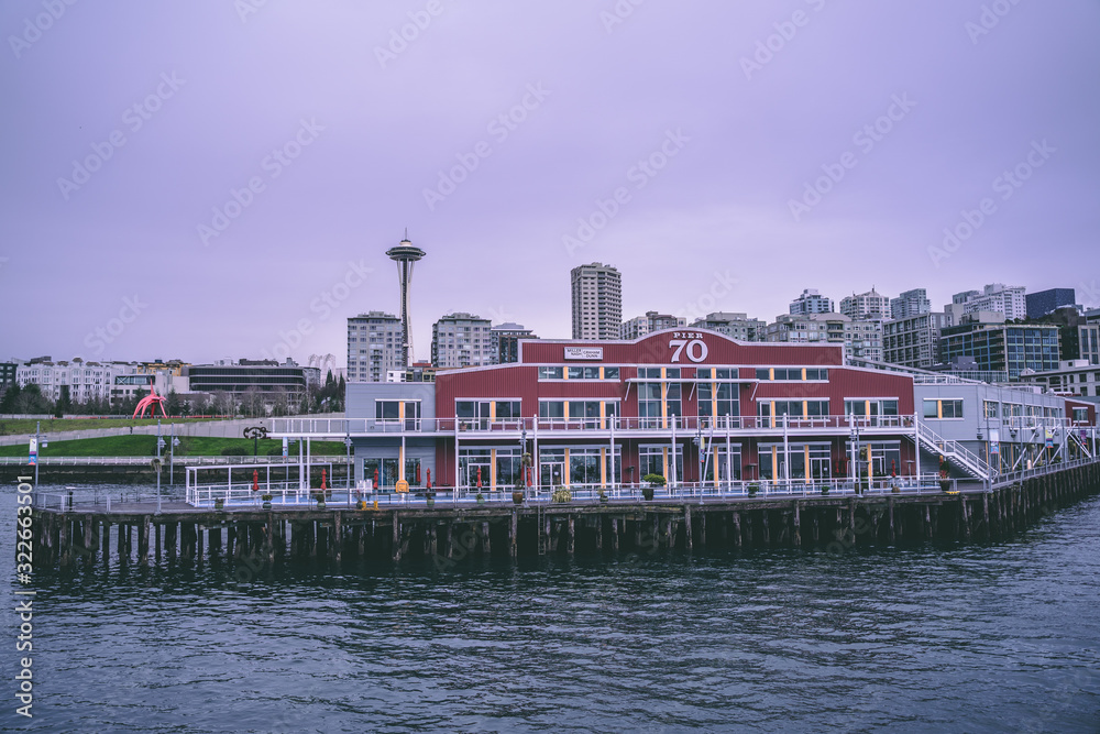 Fototapeta premium Seattle City Skyline Near Water