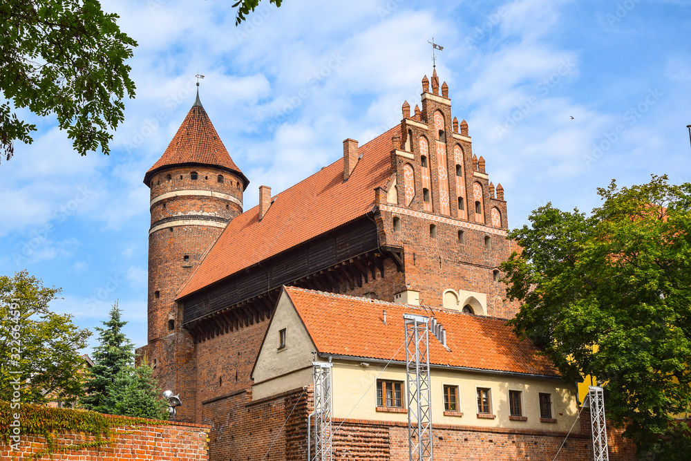 Obraz premium Średniowieczny zamek gotycki w Olsztynie, województwo warmińsko-mazurskie, Polska.