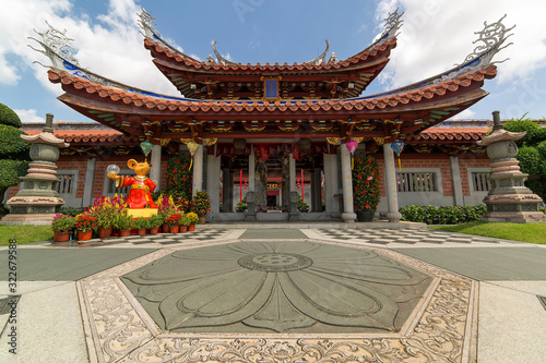 Lian Shan Shuang Lin Monastery Entrance photo