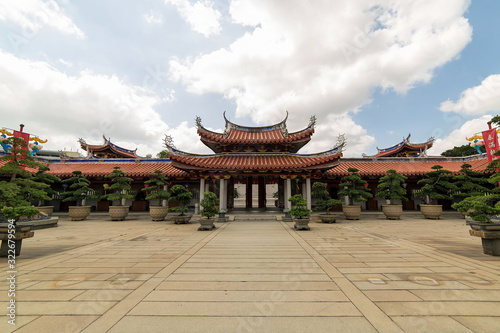Obraz na plátně Lian Shan Shuang Lin Monastery Courtyard