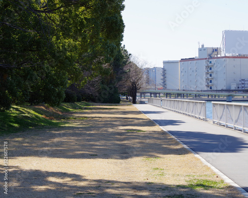 京浜運河緑道公園と周辺の景観