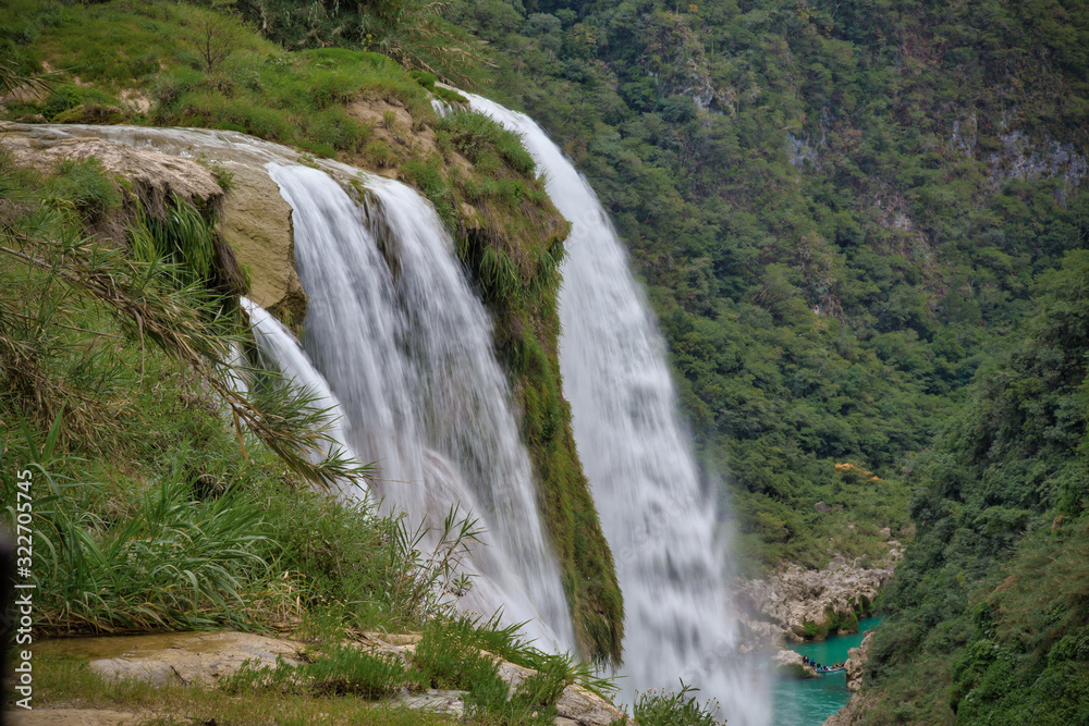Pretty Background Tamul waterfall, San Luis Potosi (Cascada Tamul Huasteca Potosina)