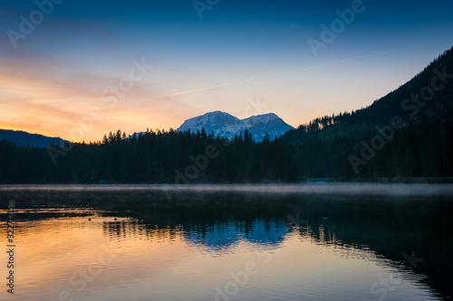 Berge am See in der Dämmerung - Morgen am Hintersee