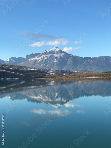 Fototapeta Naklejka Na Ścianę i Meble -  Panorami mozzafiato tra montagne e laghi