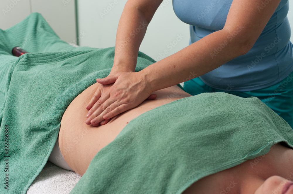 Hands of an unidentified masseuse woman