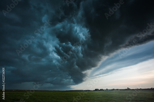 Fototapeta Naklejka Na Ścianę i Meble -  Storm clouds with shelf cloud and intense rain