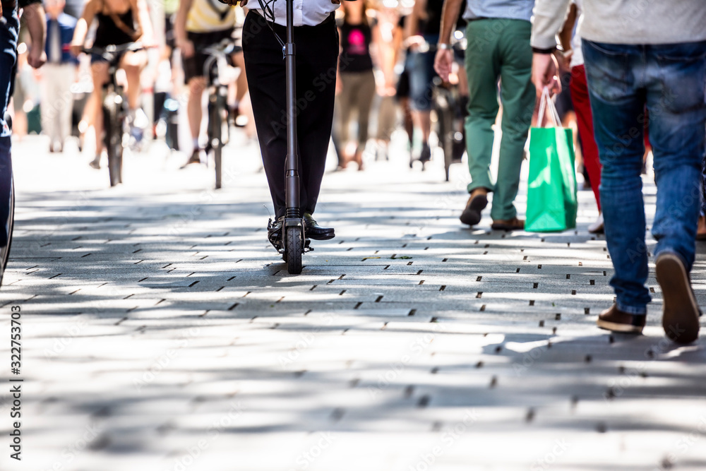 Fototapeta premium .Many people walking in the city center in Vienna