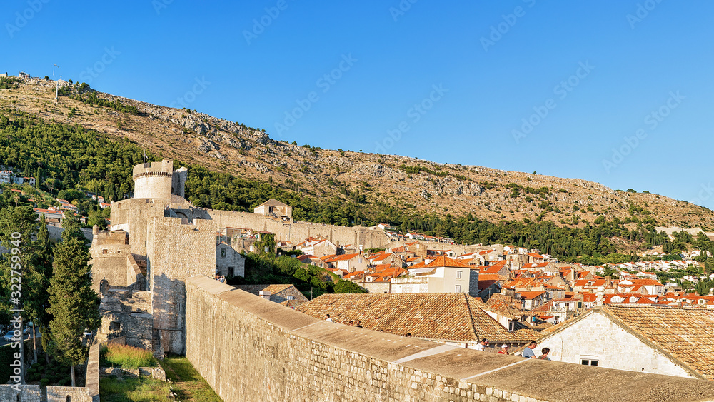 Obraz premium Old City Walls and Fort Minceta in Dubrovnik