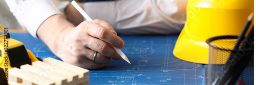 Photos Close-up of male hand of builder painting drawing at workplace