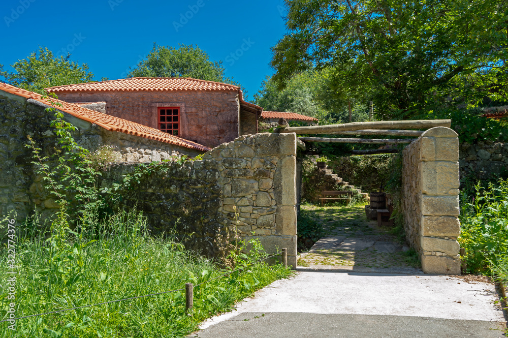 Este local tem uma exposição sobre “Moinhos e Alfaias” e está na parte central do parque biológico de Gaia, Portugal.
