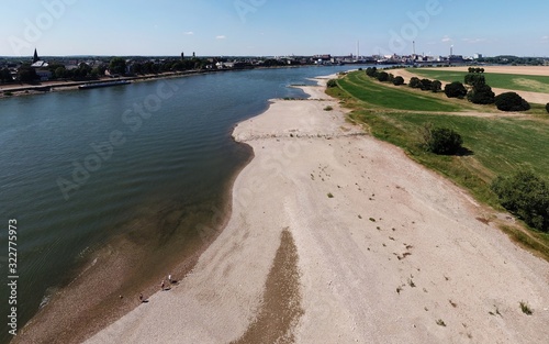 Rhein - Niedrigwasser bei Uerdingen photo