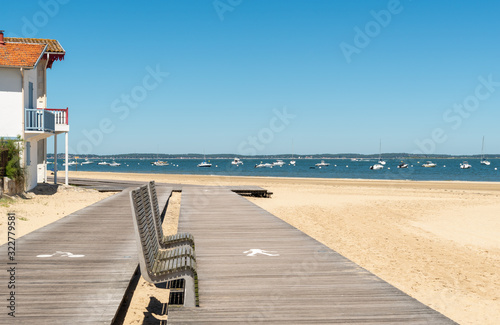 ARCACHON (France), promenades en bord de mer photo