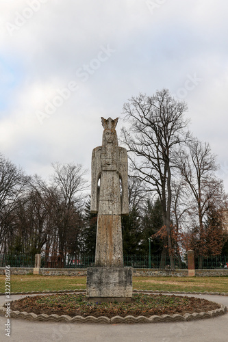 Statue Neagoe Basarab Curtea de Arges monument