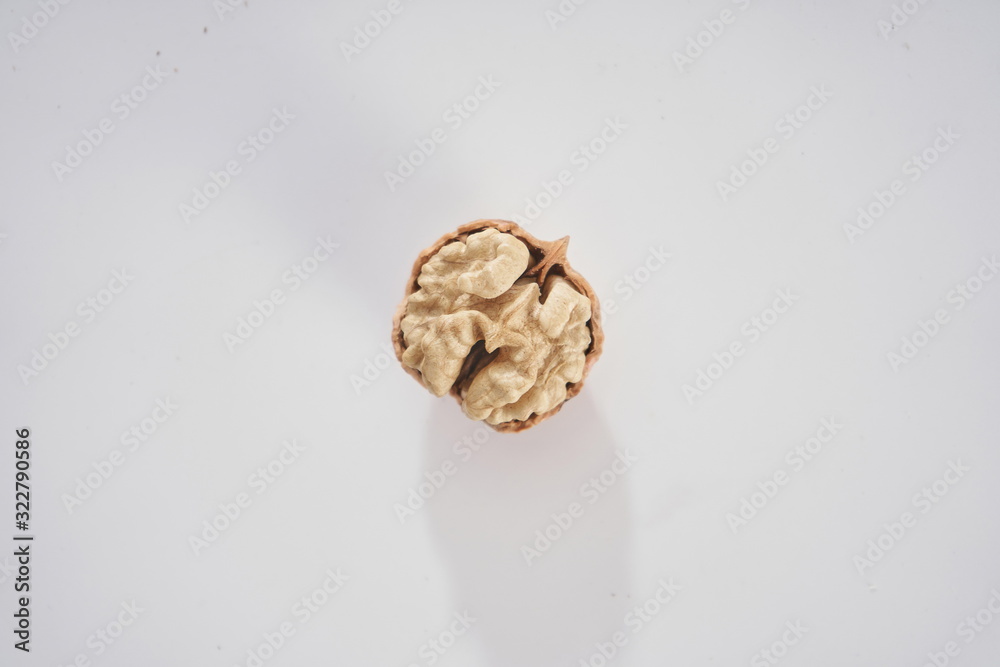 A kind of walnut with lighter color, which grows in Asia and can be used as medicine to achieve the effect of health preservation A kind of walnut with lighter color, which grows in Asia and can be used as medicine to achieve the effect of health preservation