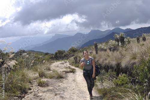 Caminata.  Naturaleza,  Montaña,  Mujer,  Paramo,  Chingaza,  Camino, Frailejon, Senderismo