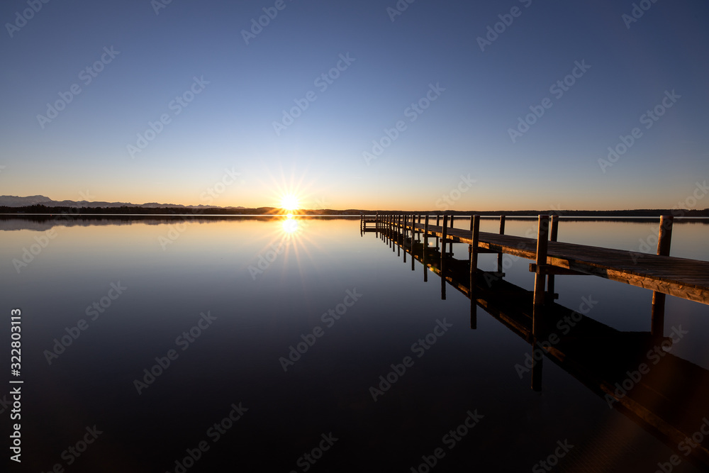 Sonnenuntergang Steg Starnberger See mit Alpen