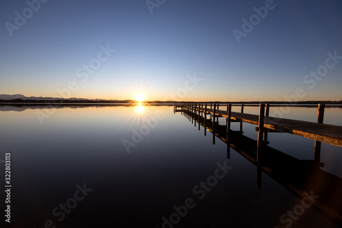 Sonnenuntergang Steg Starnberger See mit Alpen © WB