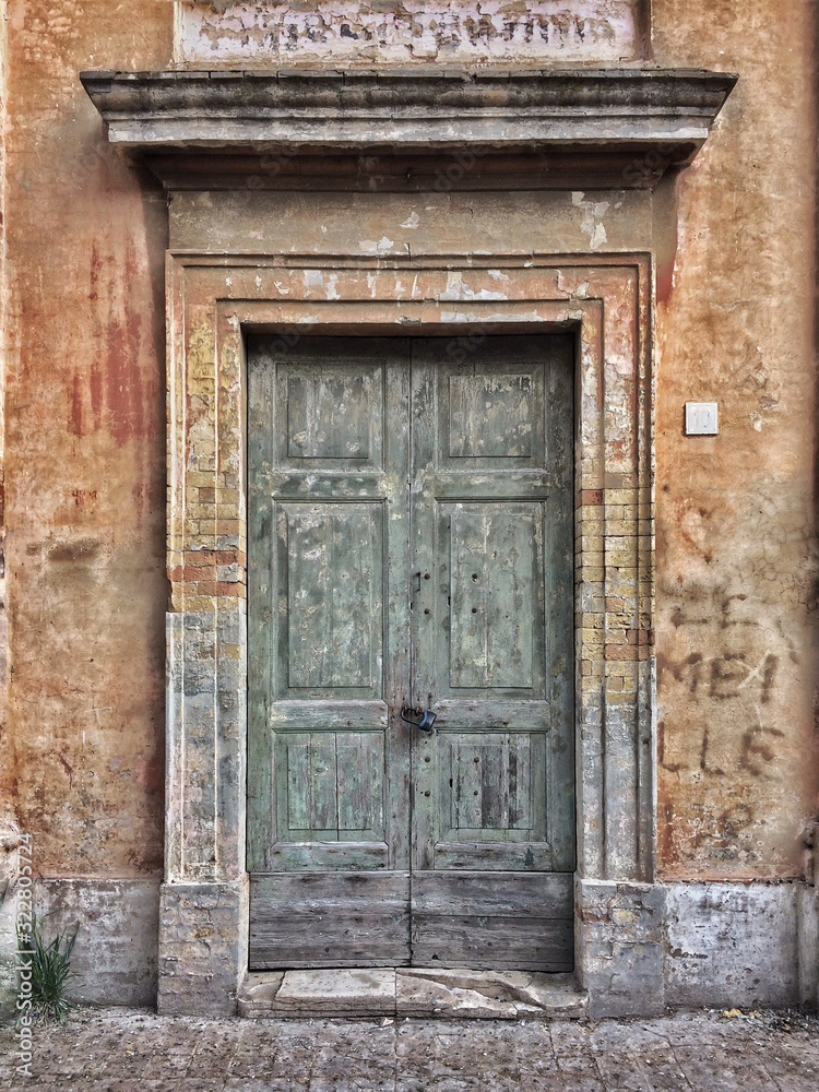 Fototapeta premium old wooden door