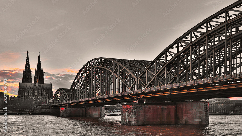 Fototapeta premium Kölner Dom und Hohenzollernbrücke, Köln, Nordrhein-Westfalen, Deutschland 