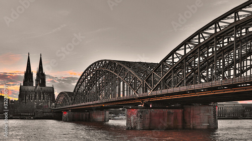 Kölner Dom und Hohenzollernbrücke, Köln, Nordrhein-Westfalen, Deutschland 