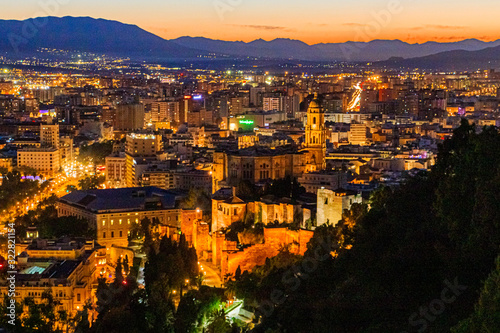Die Altstadt von Malaga im Abendlicht