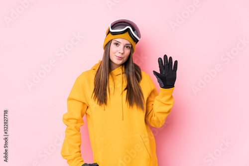 Young caucasian skier woman isolated smiling cheerful showing number five with fingers.