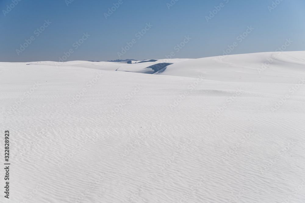 Landscape view of White Sands National Park in Alamogordo, New Mexico. 