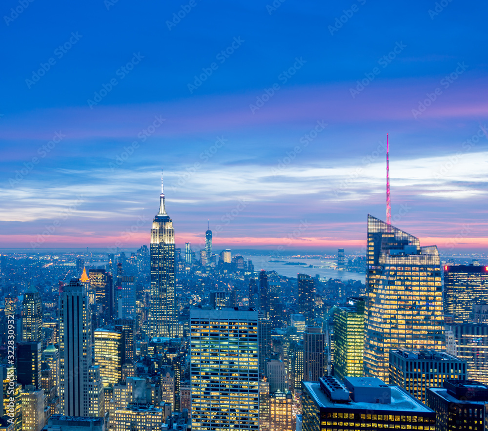 Obraz premium Night view of New York Manhattan during sunset