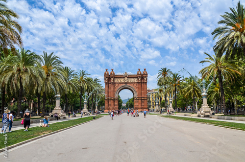  The Arc de Triomf is a triumphal arch in the city of Barcelona in Catalonia, Spain. The arch is built in reddish brickwork in the Neo-Mudejar style.