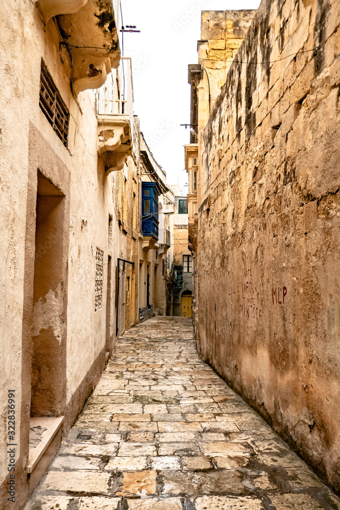 Obraz premium narrow street in Malta