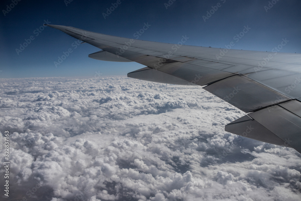 Obraz premium airfoil over the clouds