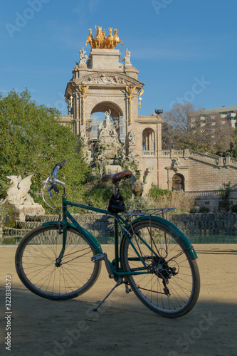 Vintage bicycle in Ciutadella Park Barcelona © MihaiGabi