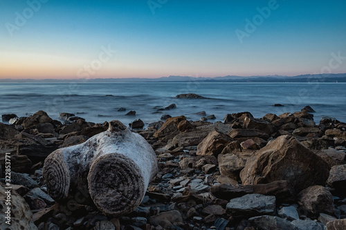 Fototapeta Naklejka Na Ścianę i Meble -  Stony beach in Croatia with old stump