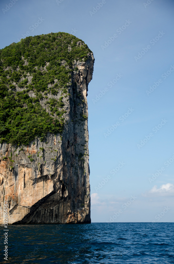 Playas de aguas turquesas en las cercanías de Phi Phi, Tailandia Playas de aguas turquesas en las cercanías de Phi Phi, Tailandia
