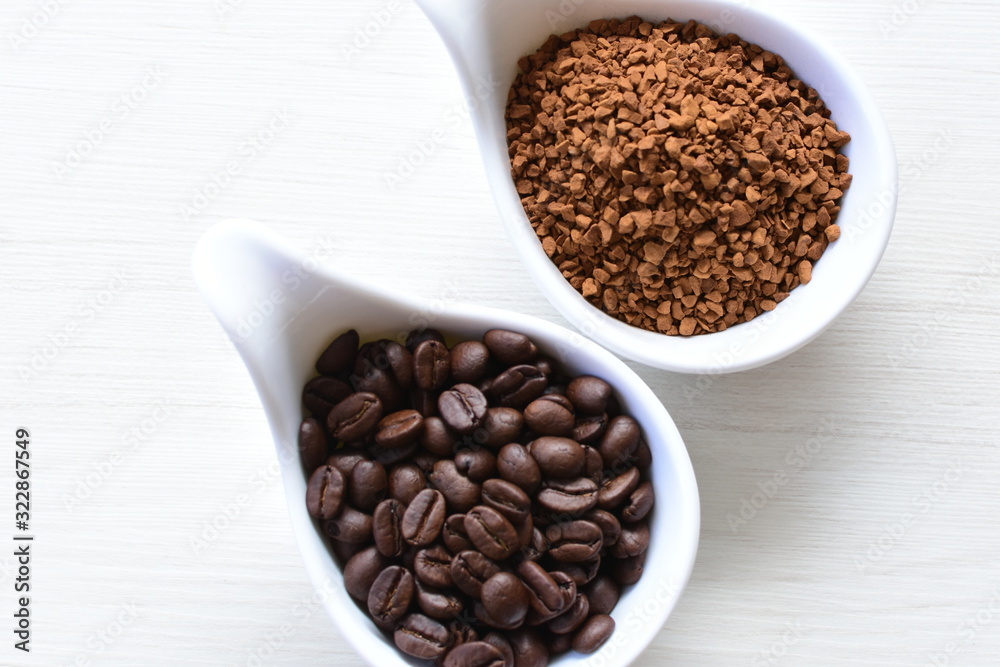 Coffee beans, accompanied by processed coffee powder Coffee beans, accompanied by processed coffee powder