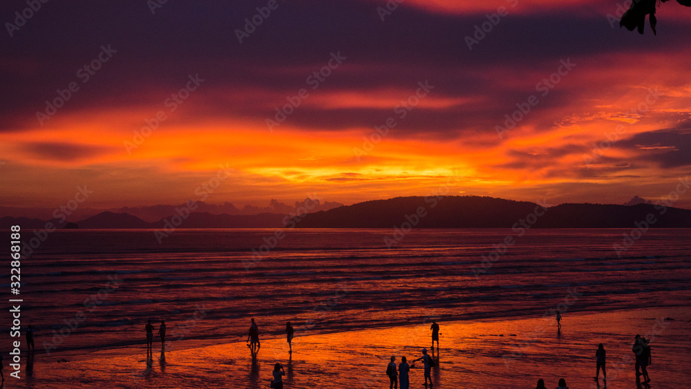 Atardecer en las playas de Krabi, Tailandia 