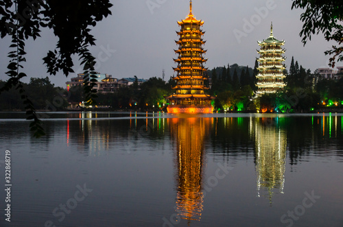 Pagoda en la ciudad de Guilin, China
