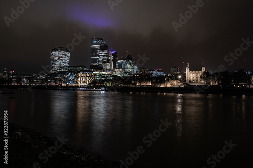 Fototapeta Naklejka Na Ścianę i Meble -  Thames at night