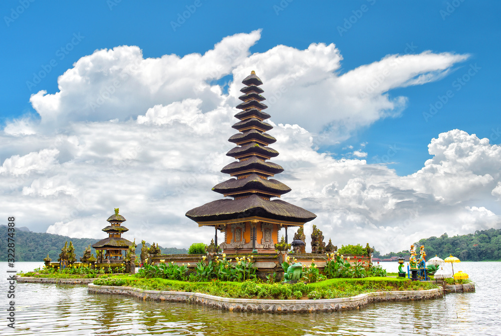 Naklejka premium Pura Ulun Danu Bratan, Hindu temple Bali Indonesia
