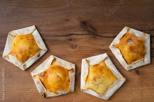 recipe for typical cakes of Ecuadorian cuisine, called quesadillas.