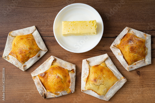 recipe for typical cakes of Ecuadorian cuisine, called quesadillas.