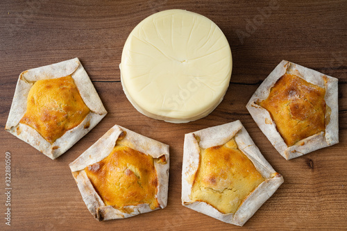 recipe for typical cakes of Ecuadorian cuisine, called quesadillas.