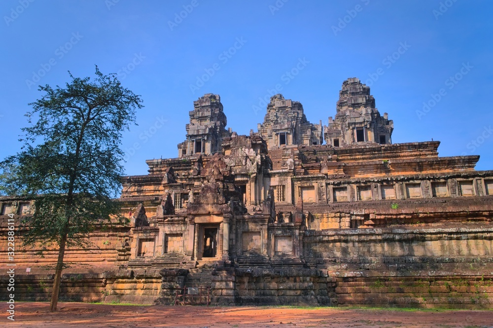 Fototapeta premium Ta Keo temple-mountain, a khmer temple built in the 10th century located in the Angkor complex near Siem Reap, Cambodia. Southern entrance gate.