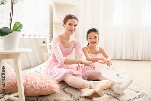Little ballerina training w...