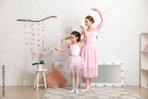 Little ballerina training w...