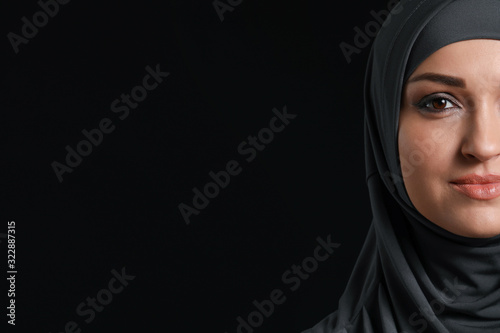 Beautiful Arab woman on dar...